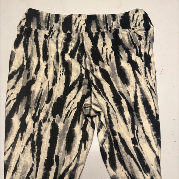 New Directions Women’s Black and Gray Leggings Set - Picture 13 of 13